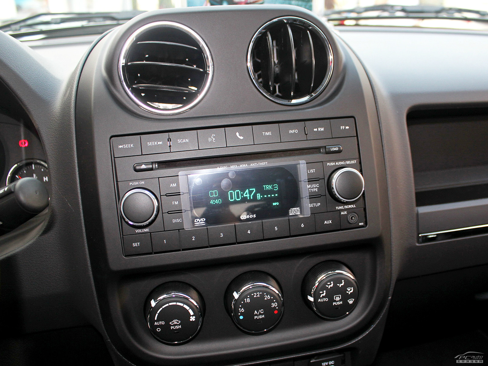 指南者(進(jìn)口)內(nèi)飾高清大圖