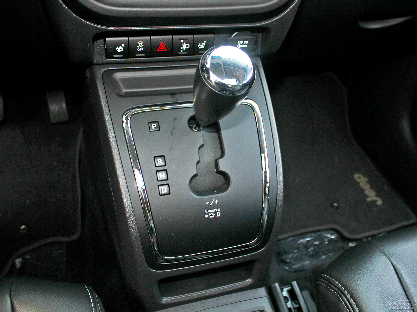 指南者(進(jìn)口)內(nèi)飾高清大圖