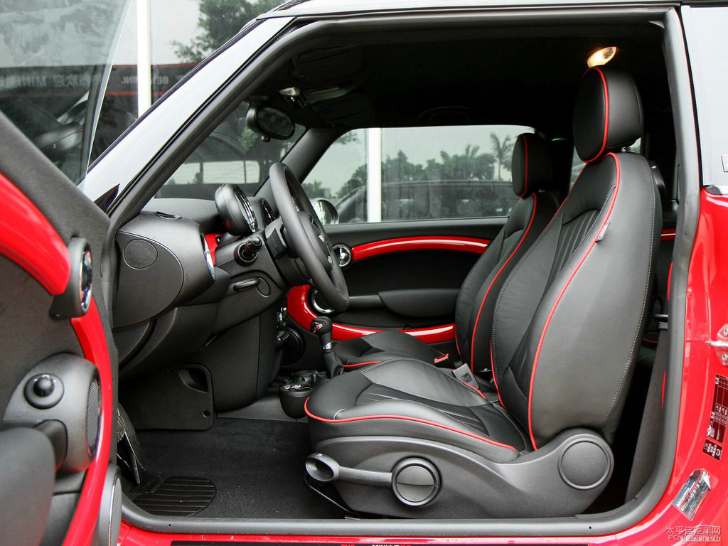 辣椒紅MINI CLUBMAN駕乘空間空間圖片