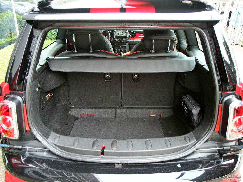辣椒紅MINI CLUBMAN后備廂空間圖片