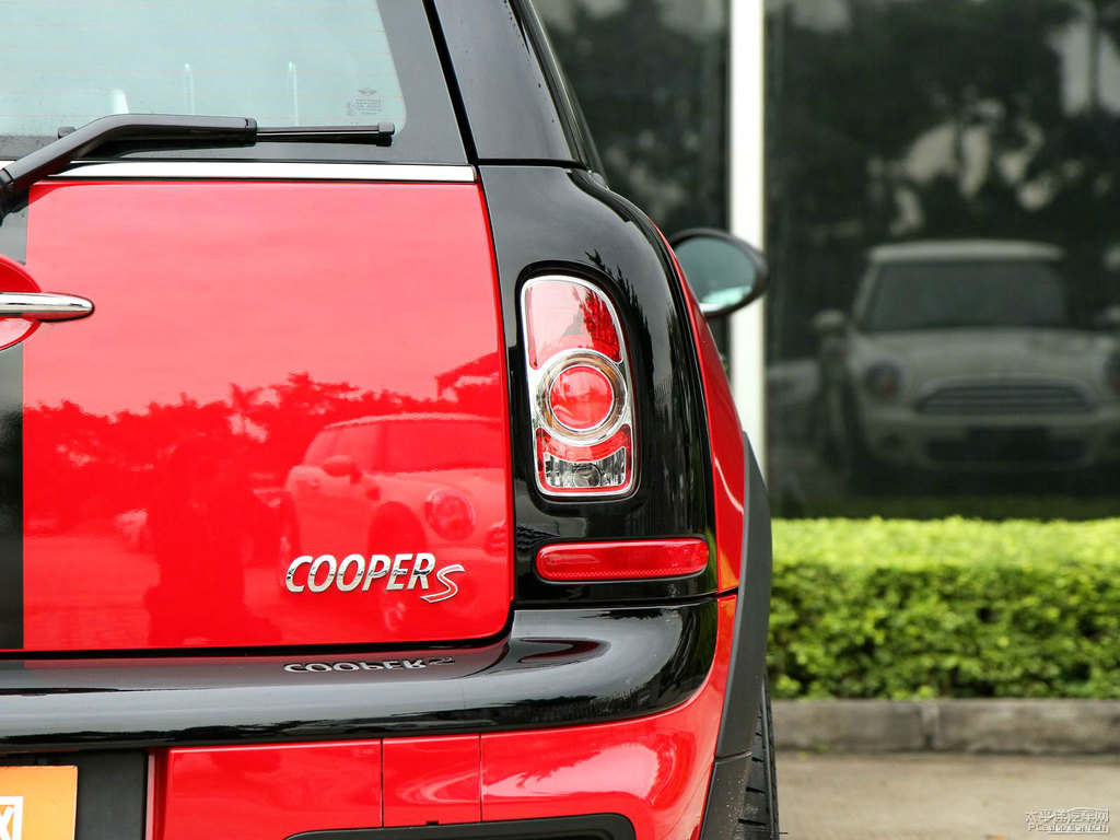 辣椒紅MINI CLUBMAN車尾外觀圖片