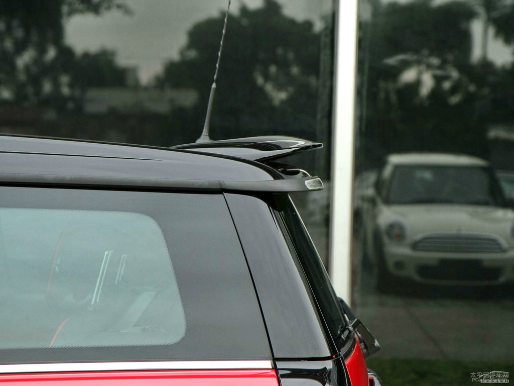 辣椒紅MINI CLUBMAN車(chē)尾外觀(guān)圖片
