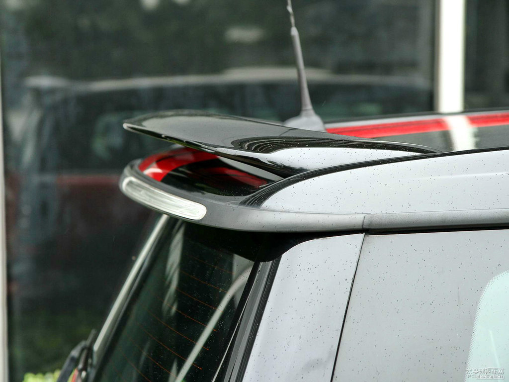 辣椒紅MINI CLUBMAN車尾外觀圖片
