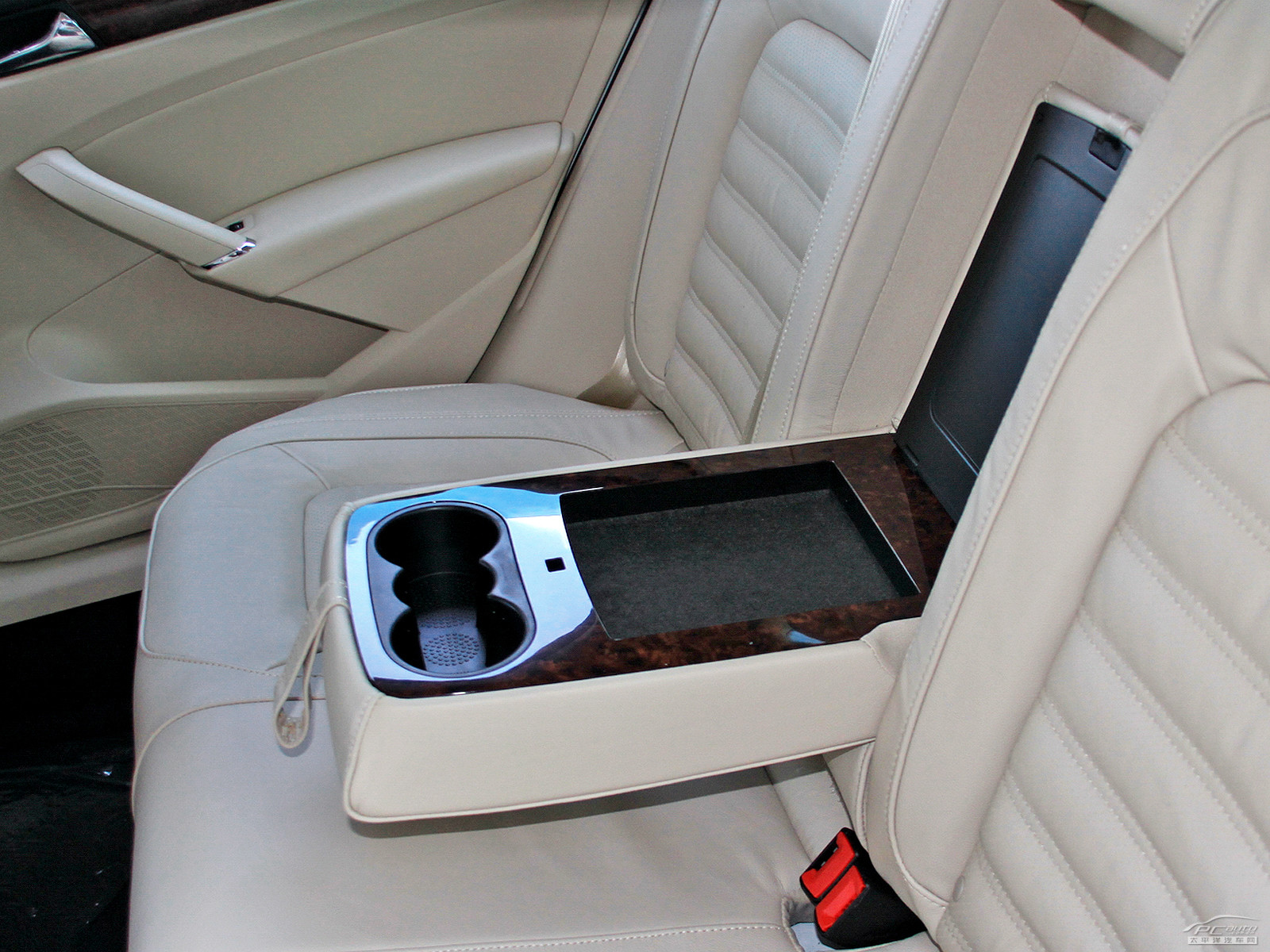 帕薩特空間高清大圖