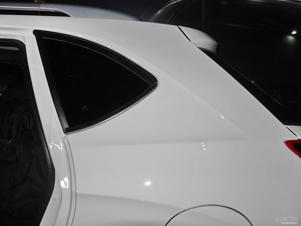 象牙白傳祺GS5車身外觀圖片