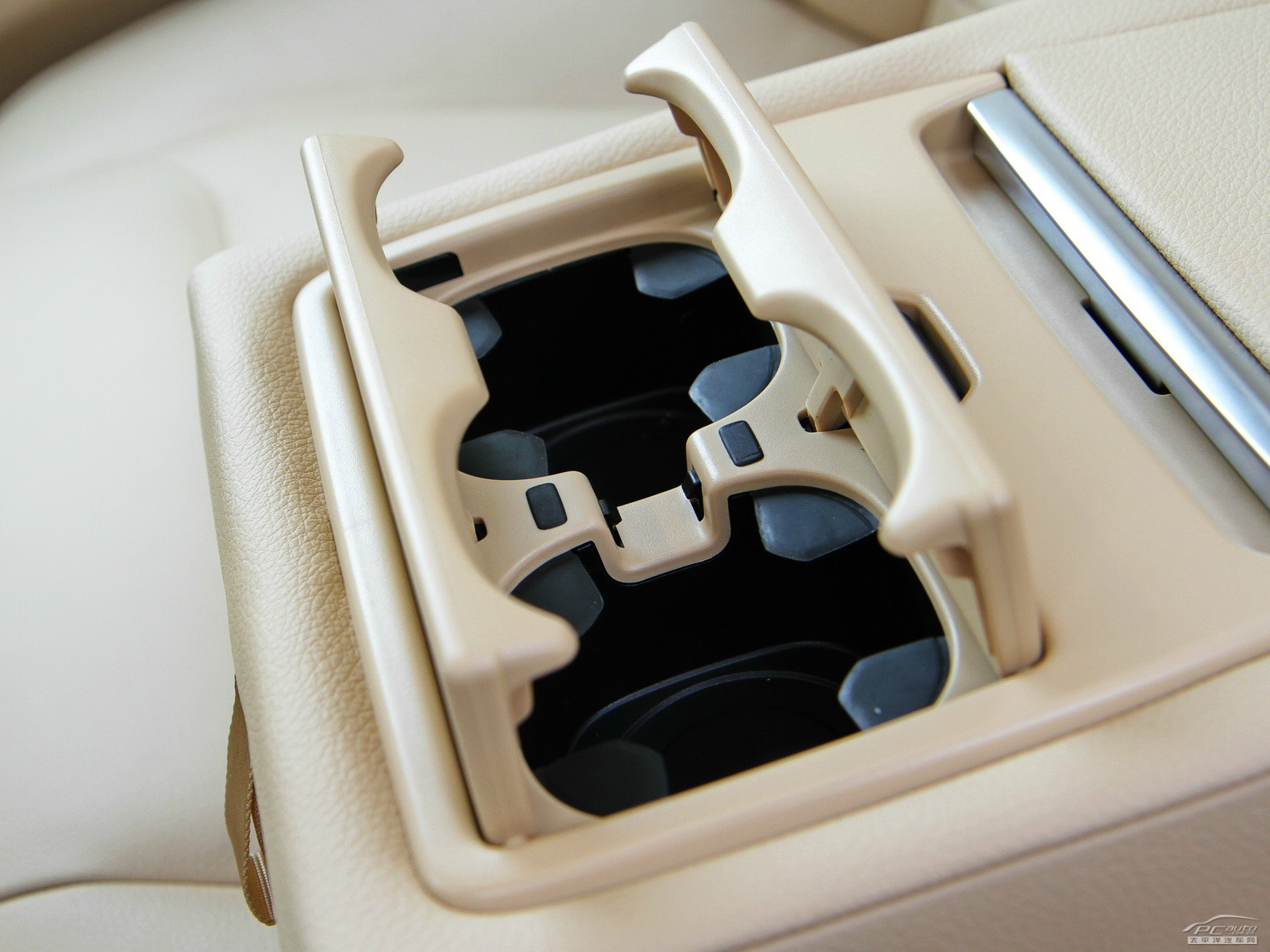 寶馬3系空間高清大圖