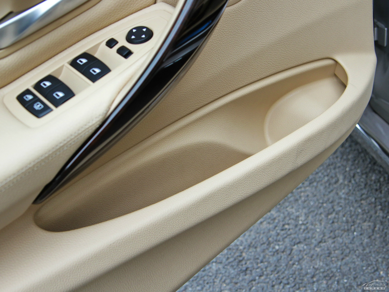 寶馬3系空間高清大圖