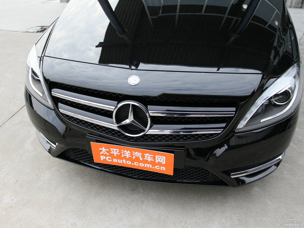 宇宙黑奔馳B級車頭外觀圖片