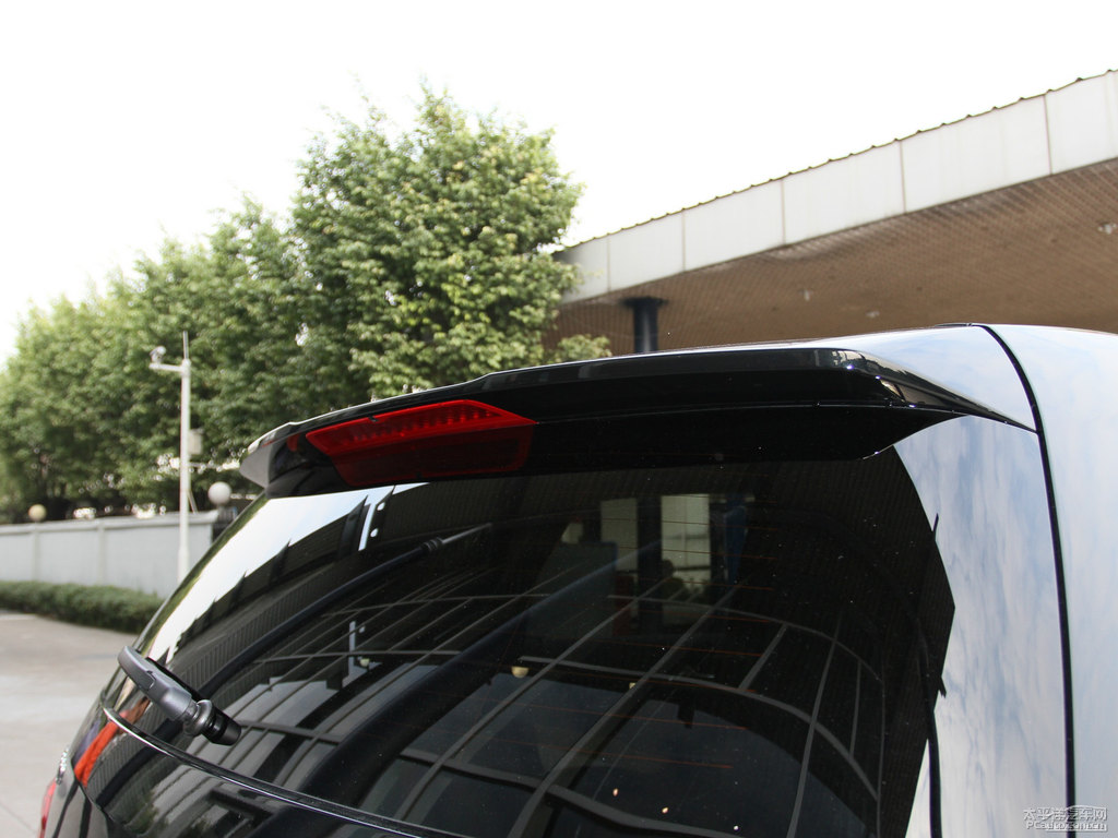 宇宙黑奔馳B級車尾外觀圖片