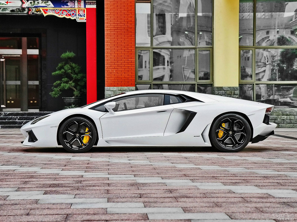 白色Aventador整車外觀外觀圖片