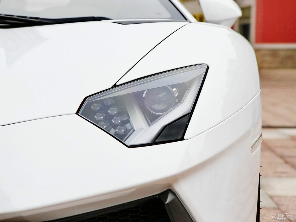 白色Aventador車(chē)頭外觀圖片