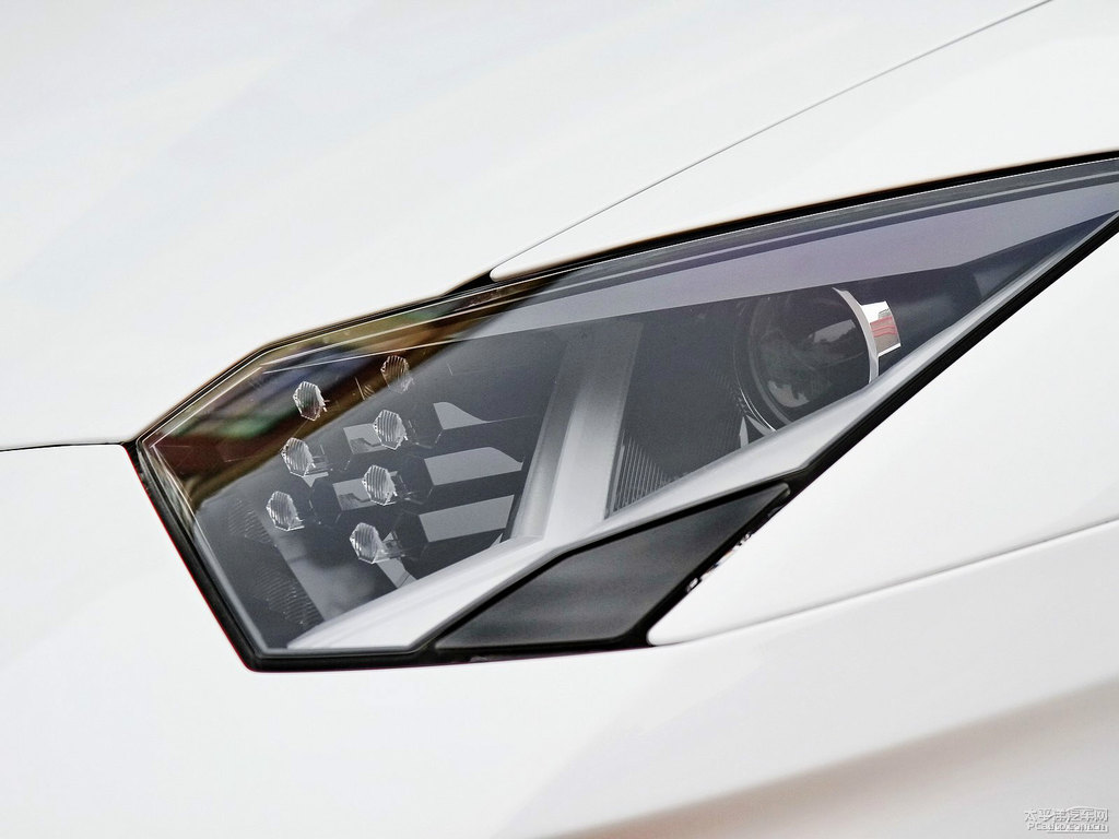 白色Aventador車頭外觀圖片