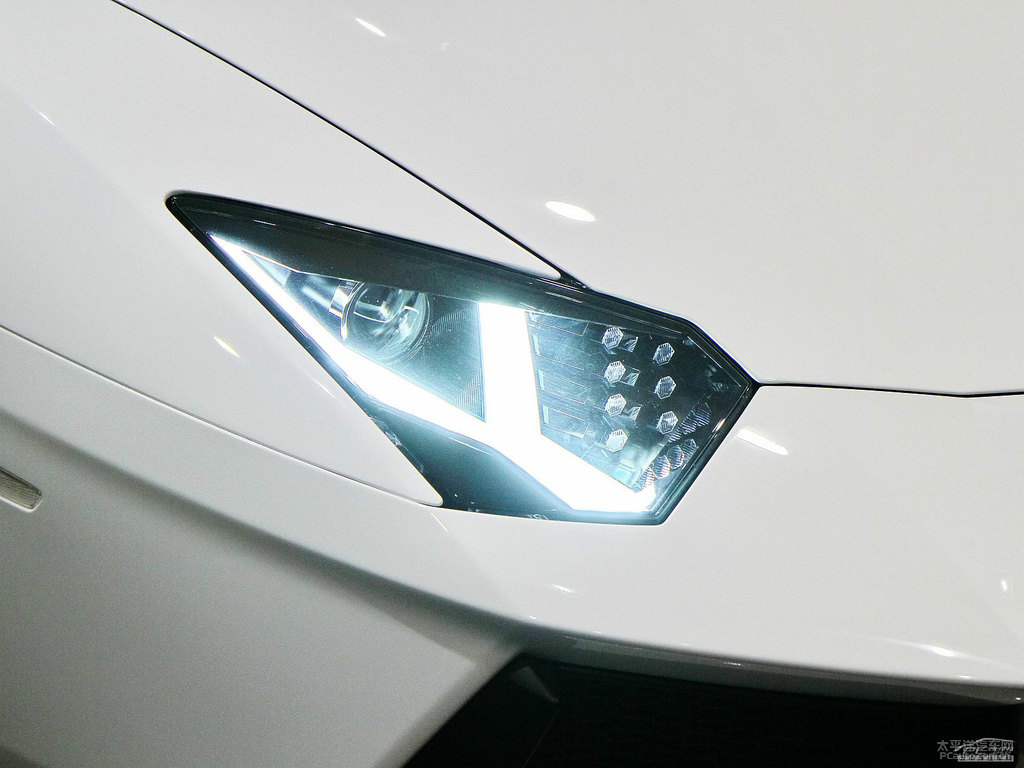 白色Aventador車頭外觀圖片