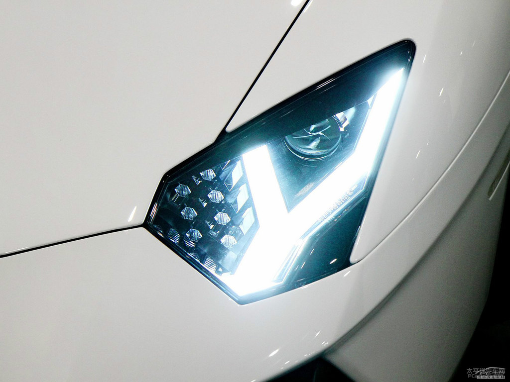 白色Aventador車頭外觀圖片