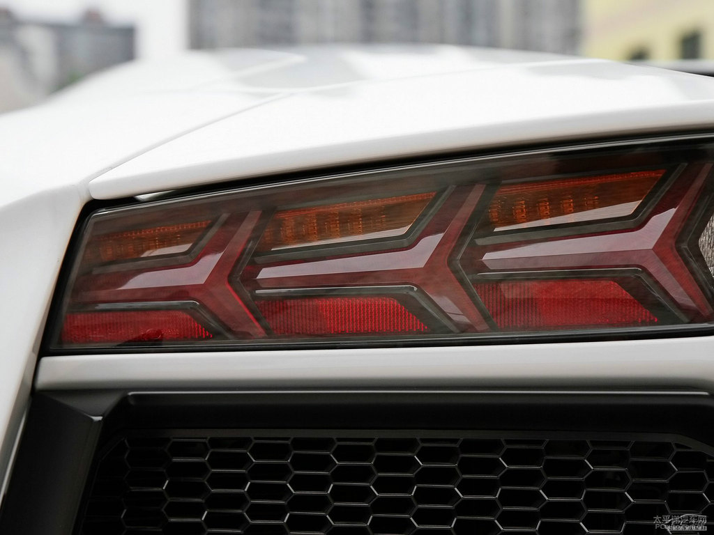 ɫAventador܇β^DƬ
