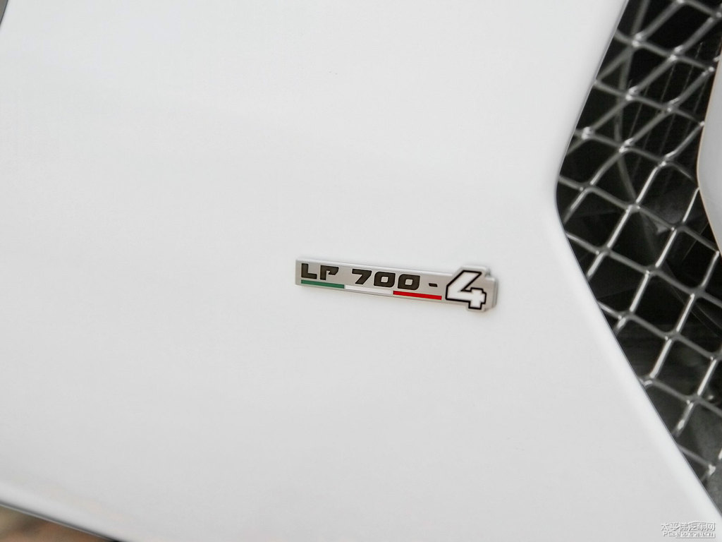 白色Aventador車身外觀圖片
