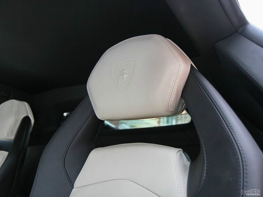 白色Aventador中控內(nèi)飾圖片