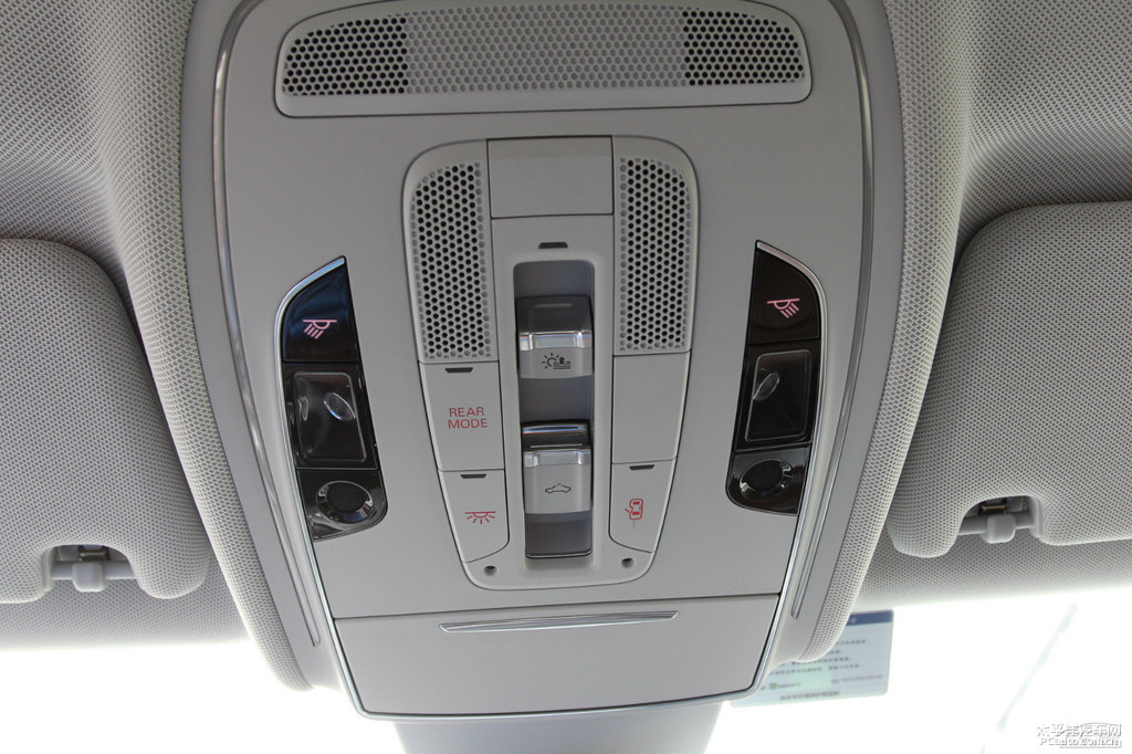 冰川白奧迪A8L車(chē)廂內(nèi)飾圖片