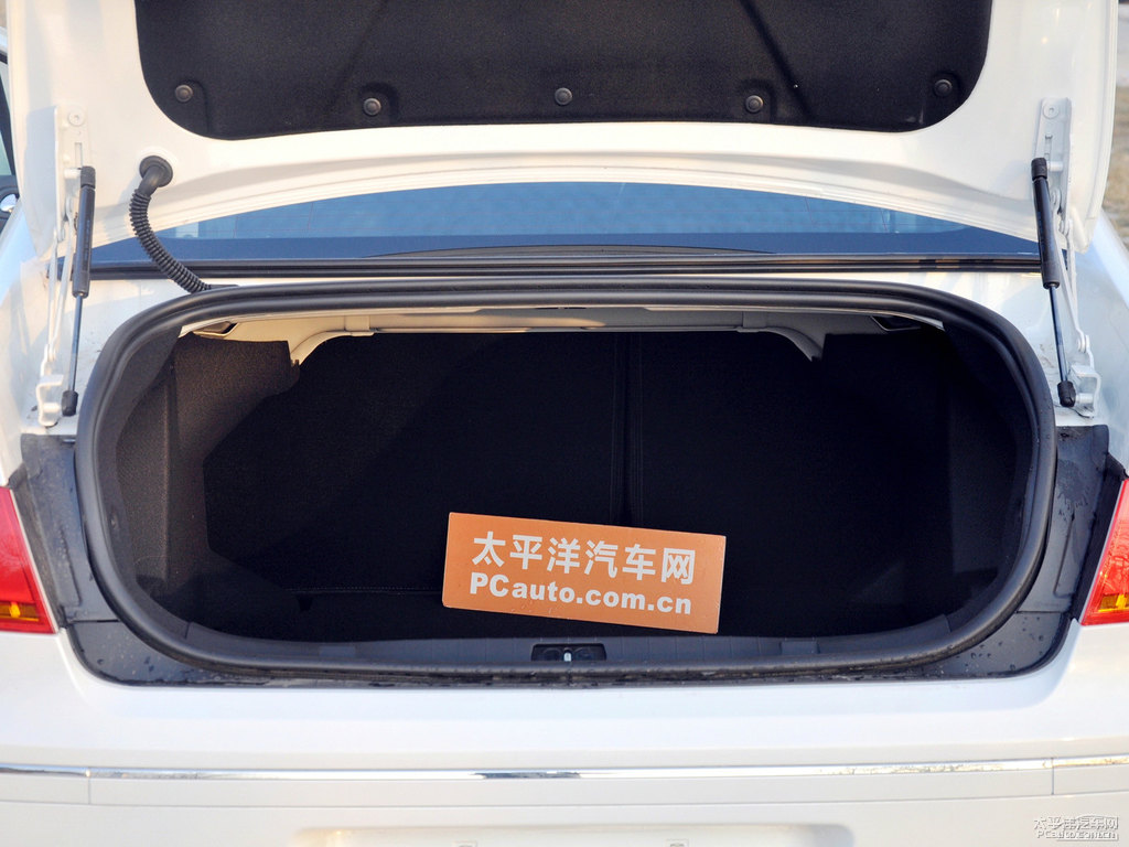 珠光白標(biāo)致408后備廂空間圖片