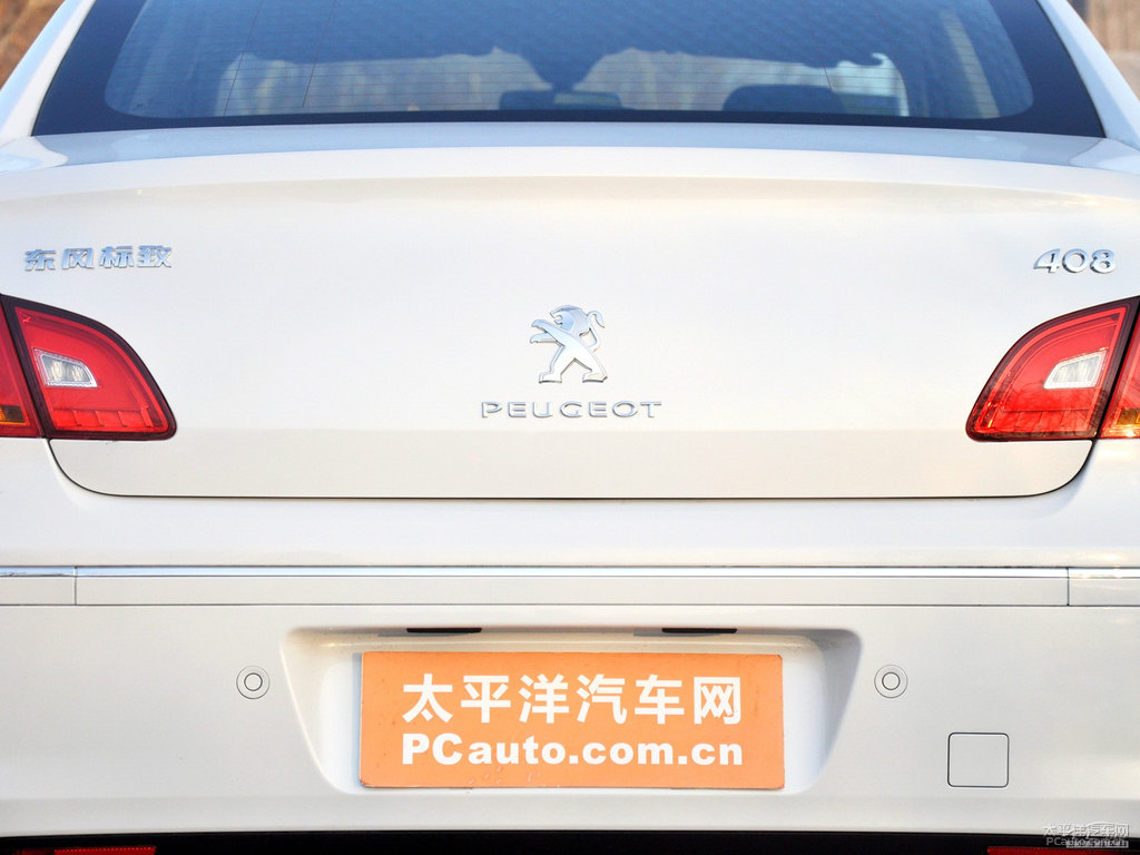 珠光白標致408車尾外觀圖片