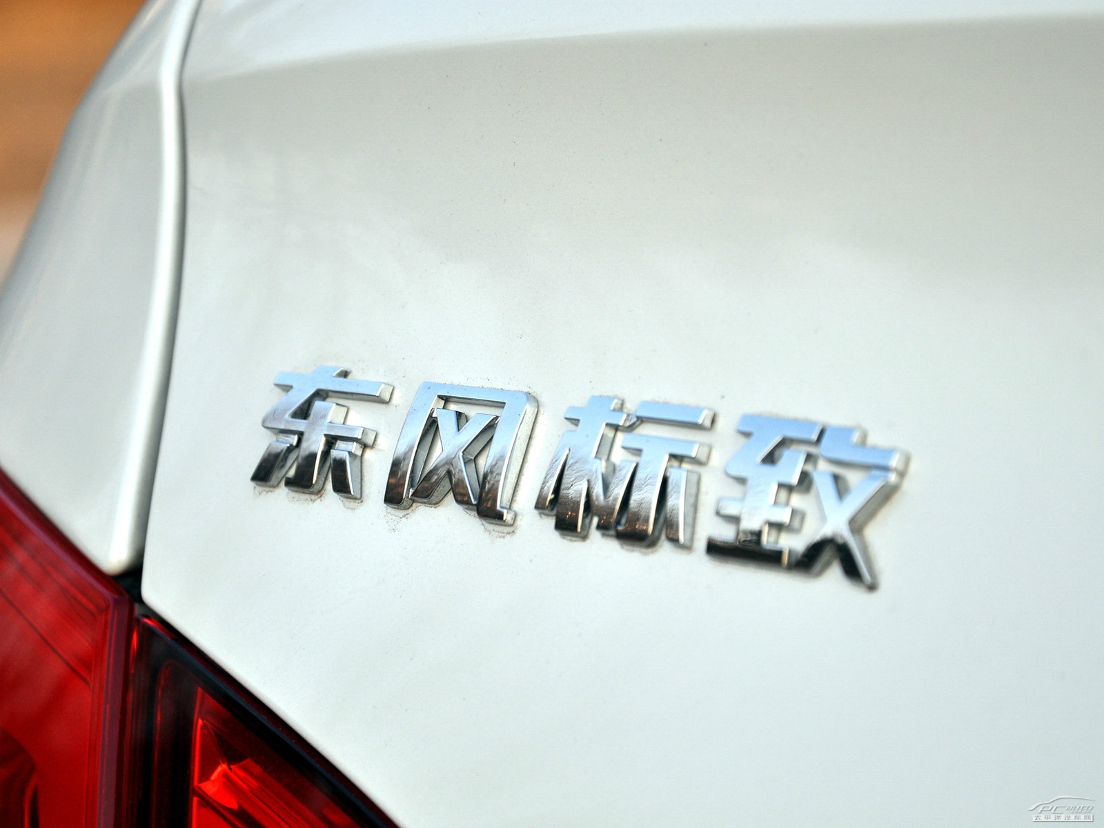 標(biāo)致408外觀高清大圖