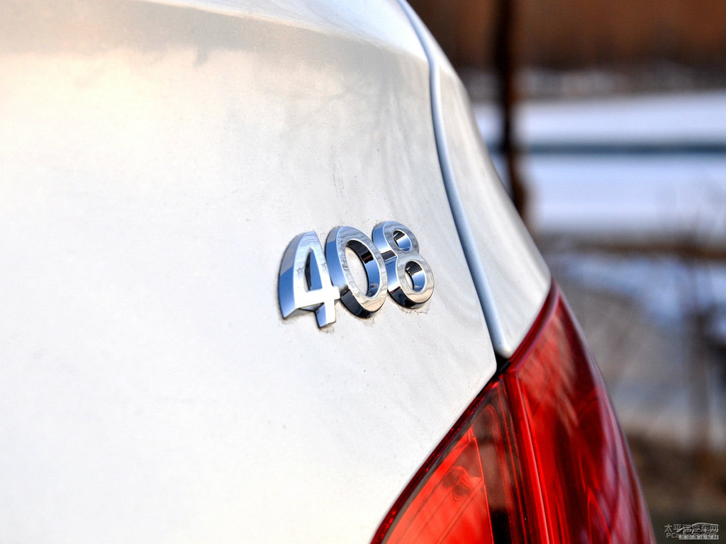 珠光白標(biāo)致408車尾外觀圖片