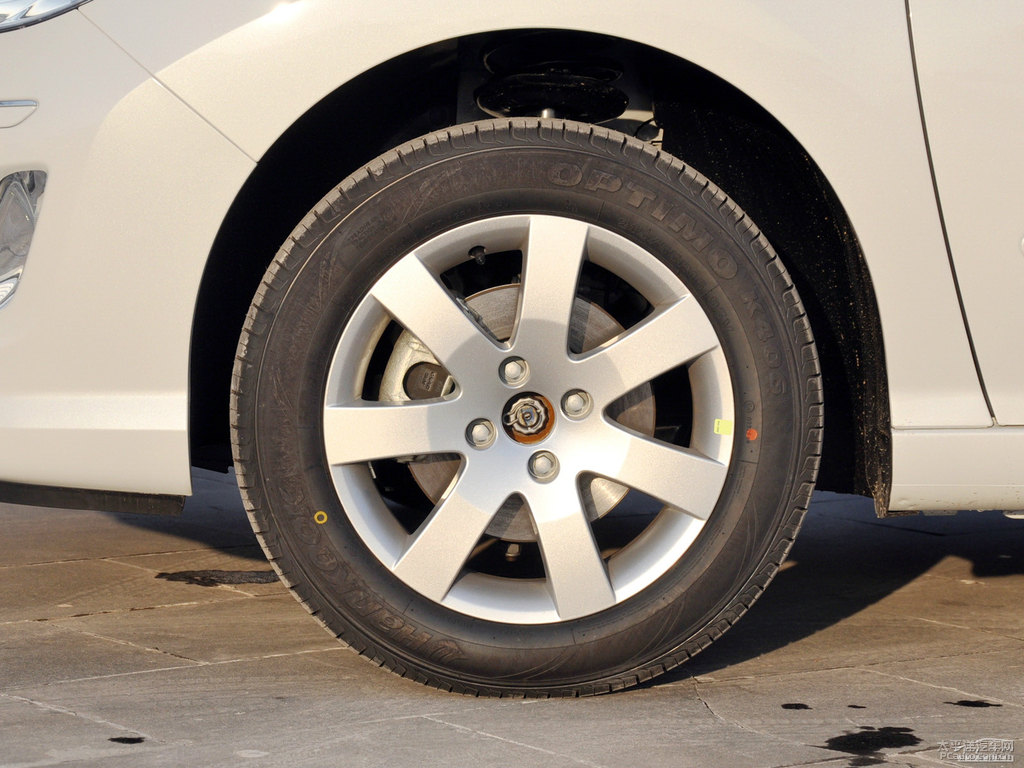 珠光白標致408車身外觀圖片