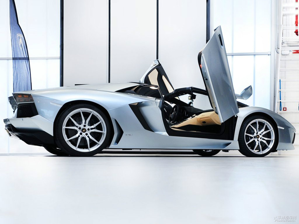 金屬漆淺灰色Aventador整車外觀外觀圖片