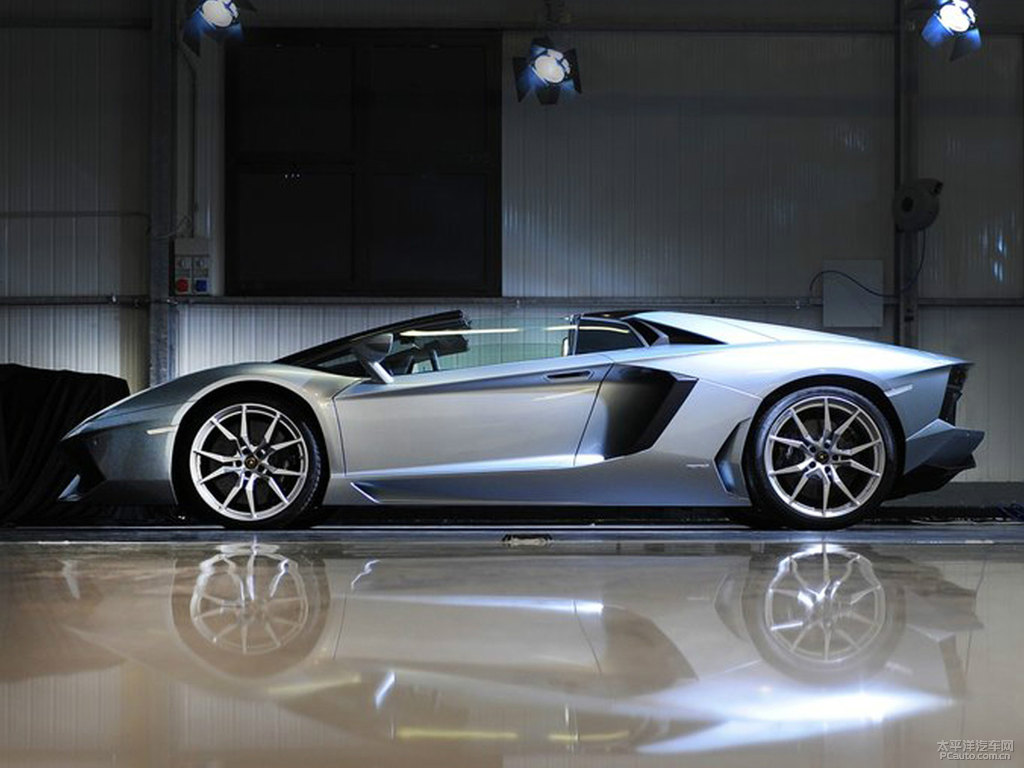 金屬漆淺灰色Aventador整車(chē)外觀外觀圖片