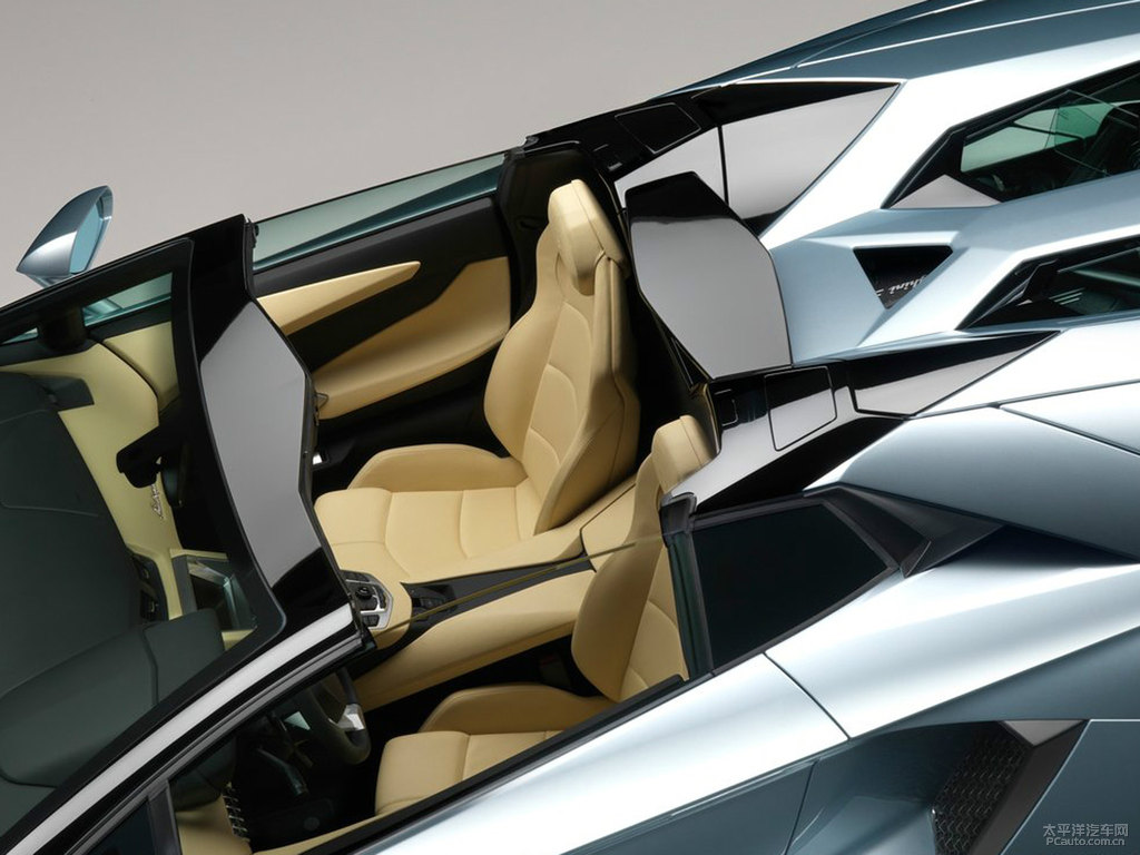 金屬漆淺灰色Aventador座椅內飾圖片