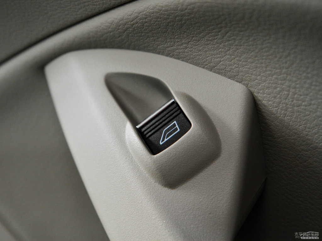 琥珀金翼虎車廂內(nèi)飾圖片