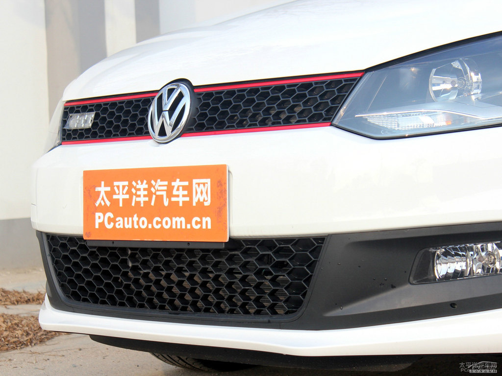 極地白大眾Polo車頭外觀圖片