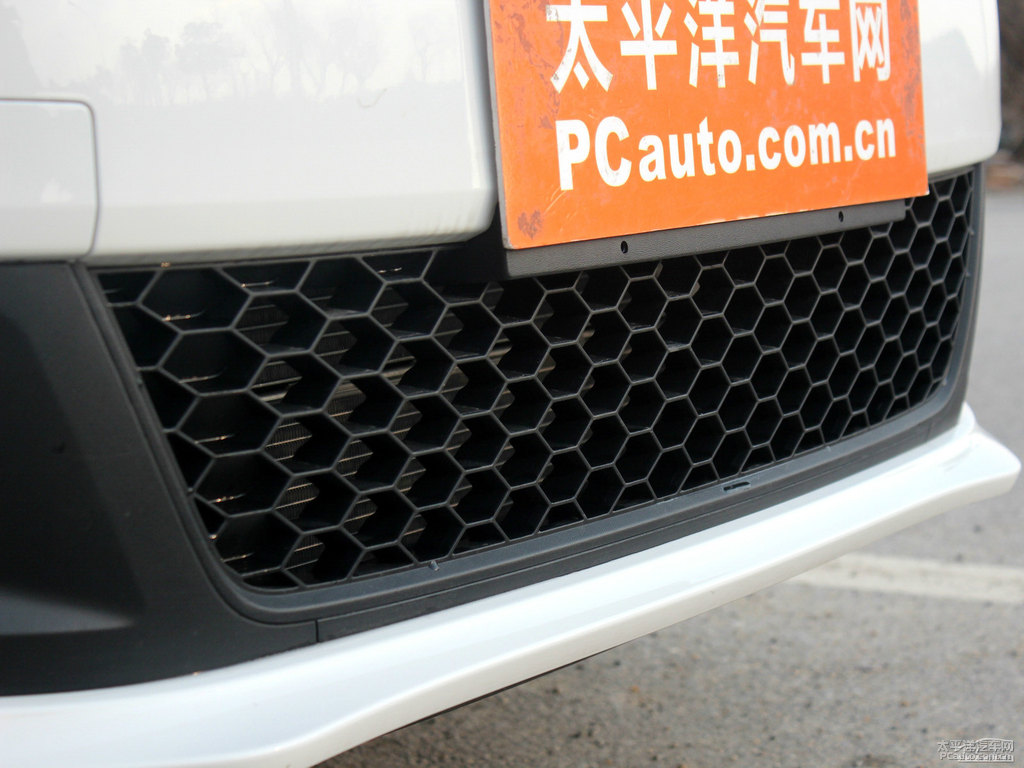 極地白大眾Polo車頭外觀圖片
