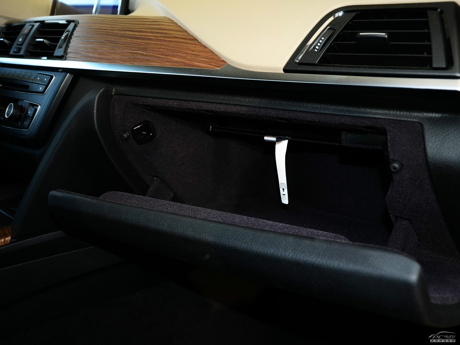 寶馬3系空間高清大圖