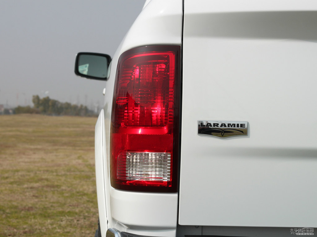 ɫRAM Trucks܇β^DƬ