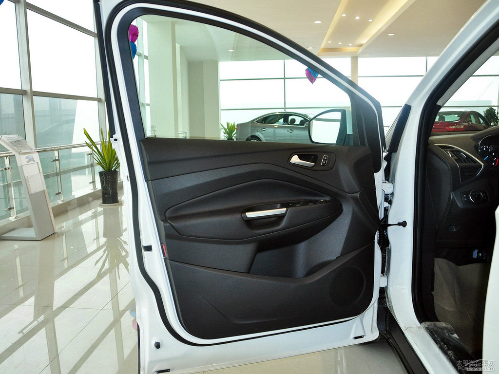 珍珠白翼虎車廂內(nèi)飾圖片