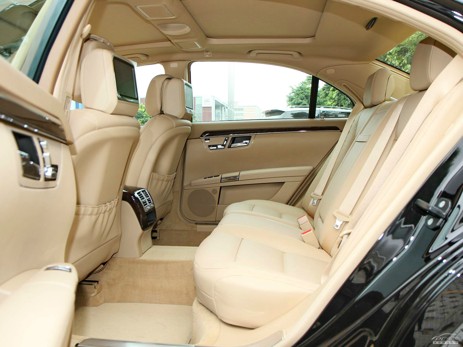 奔馳S級空間高清大圖