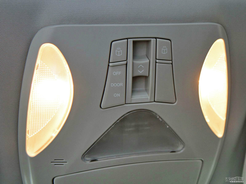 象牙白傳祺GS5車廂內(nèi)飾圖片