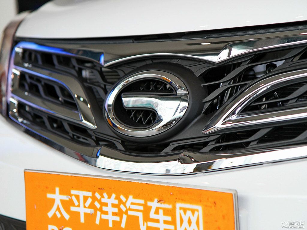 象牙白傳祺GS5車頭外觀圖片