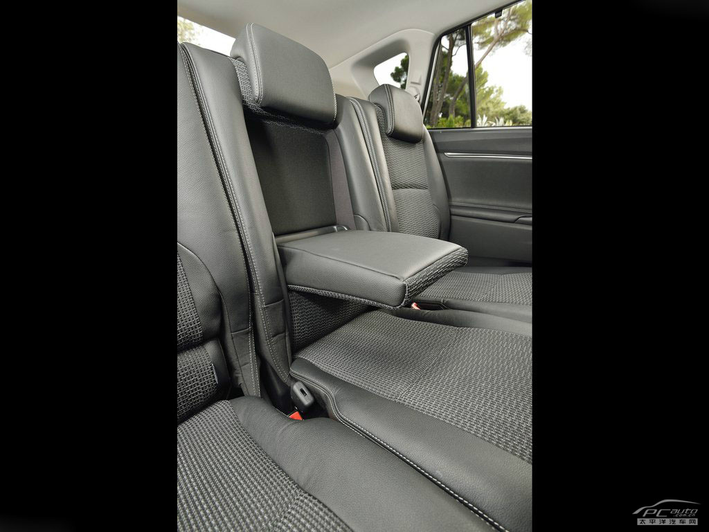 豐田Verso內(nèi)飾高清大圖