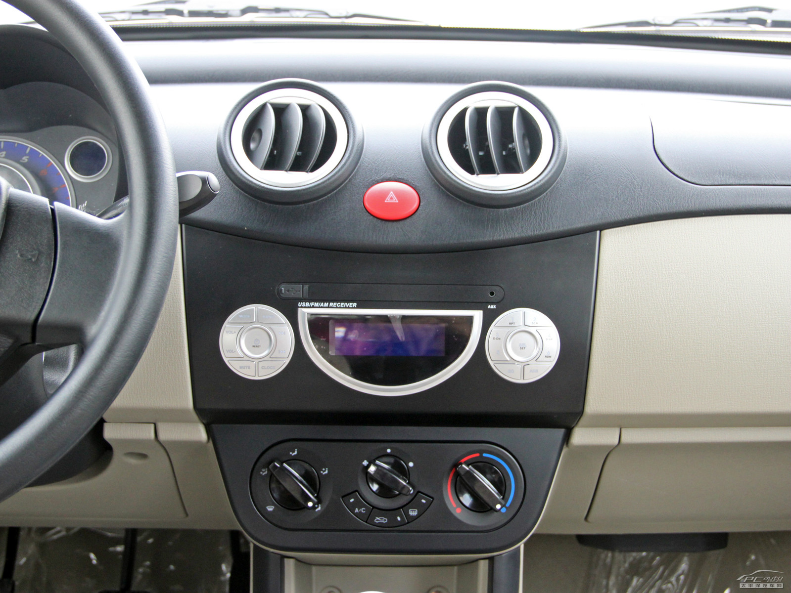 力帆320內(nèi)飾高清大圖