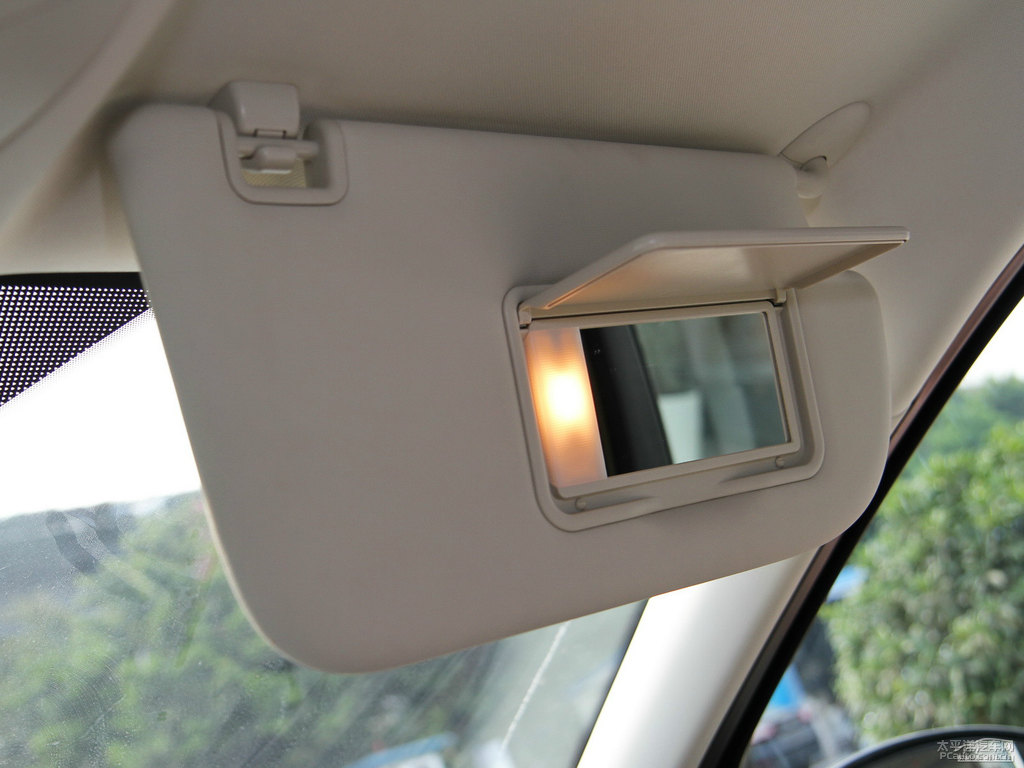 閃耀銀翼虎車廂內(nèi)飾圖片