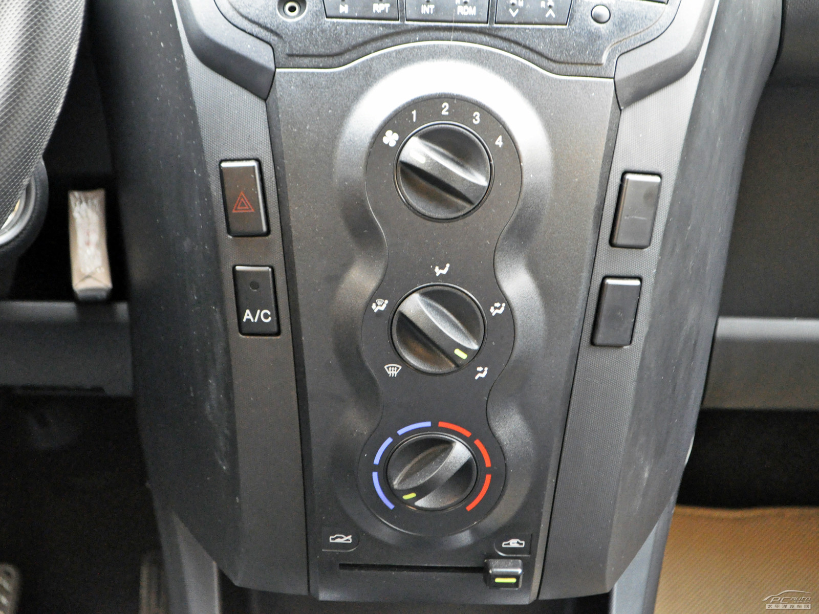 比亞迪F0內(nèi)飾高清大圖