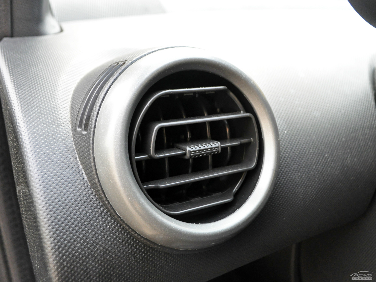 比亞迪F0內(nèi)飾高清大圖