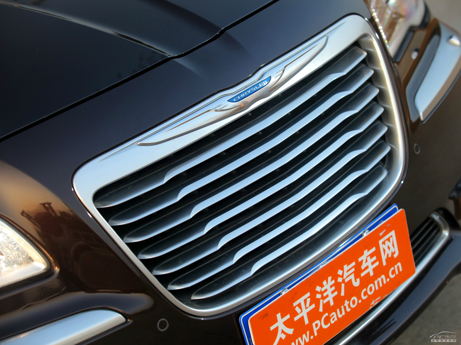 克萊斯勒300C外觀高清大圖