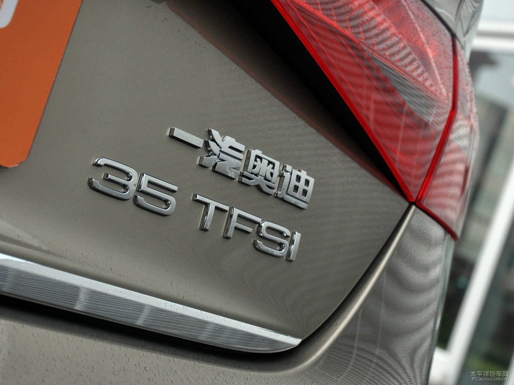 達(dá)喀爾金奧迪A4L車尾外觀圖片