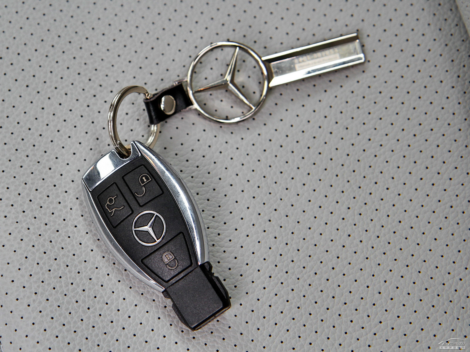 奔馳C級細(xì)節(jié)高清大圖