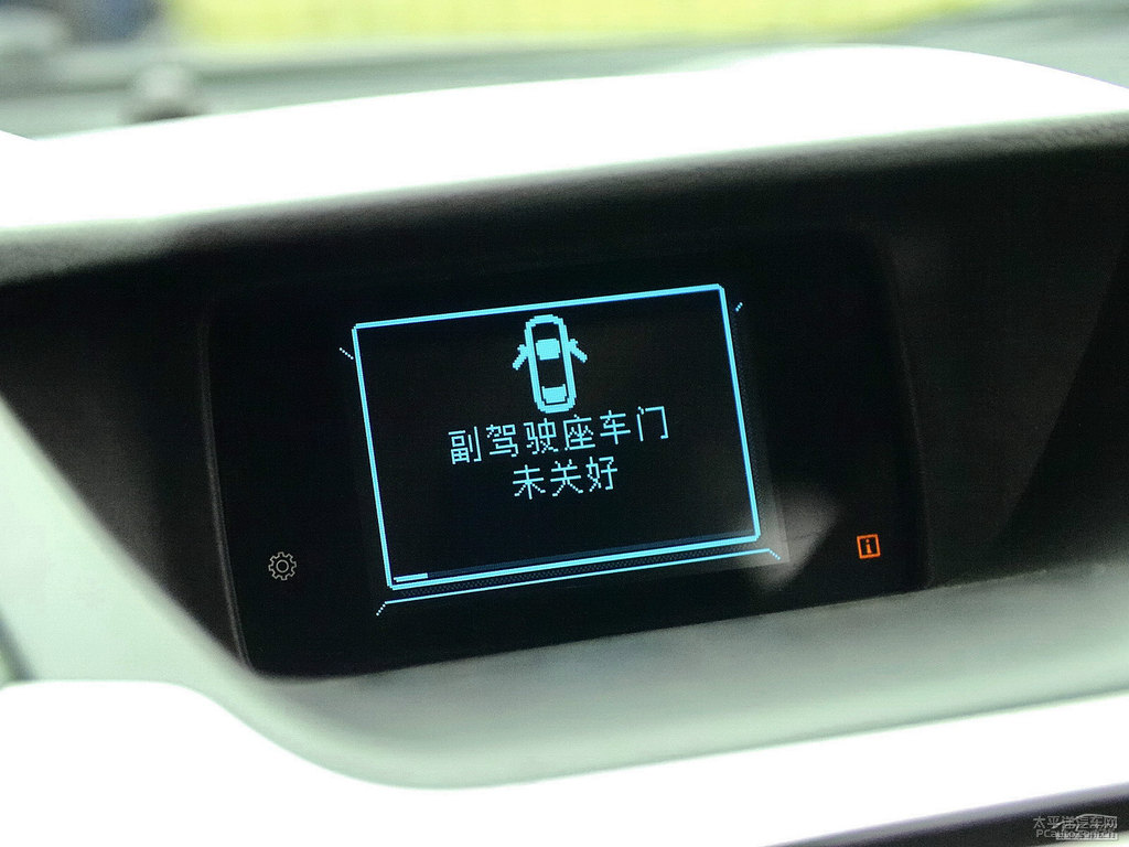 典雅白翼搏中控內(nèi)飾圖片