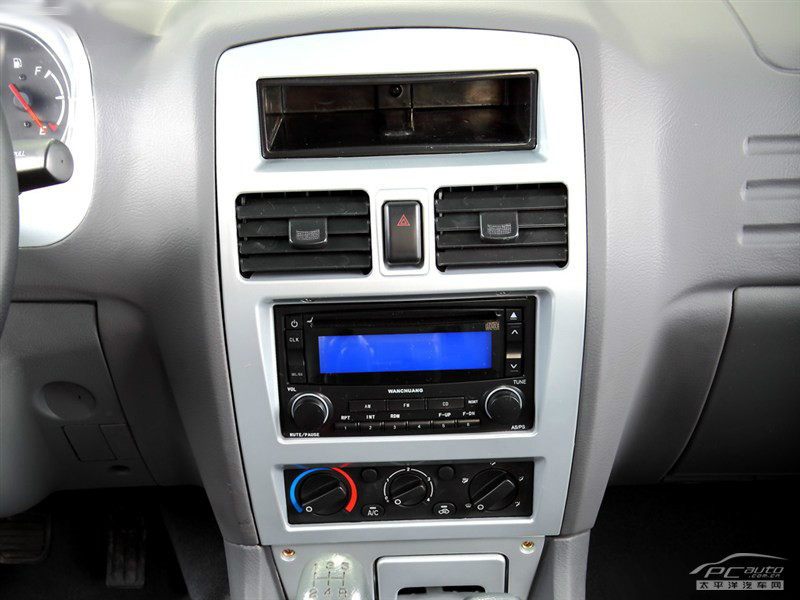 雷龍內(nèi)飾高清大圖