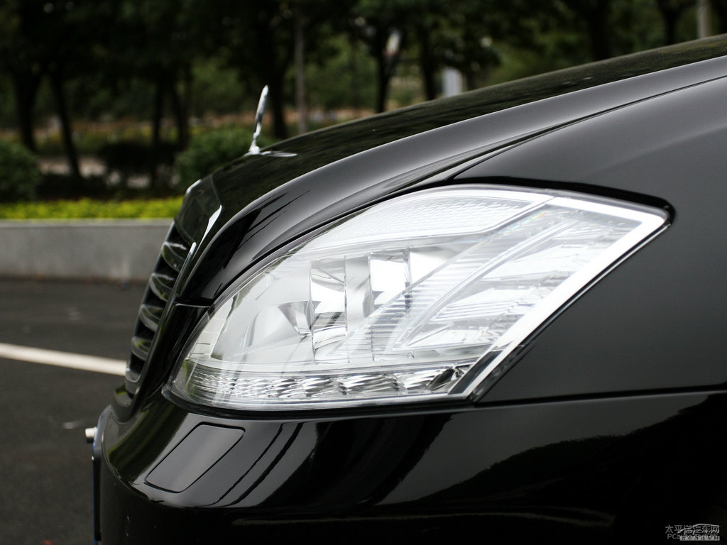 曜巖黑奔馳S級外觀圖片